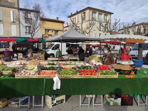 le marché du mardi à Oraison