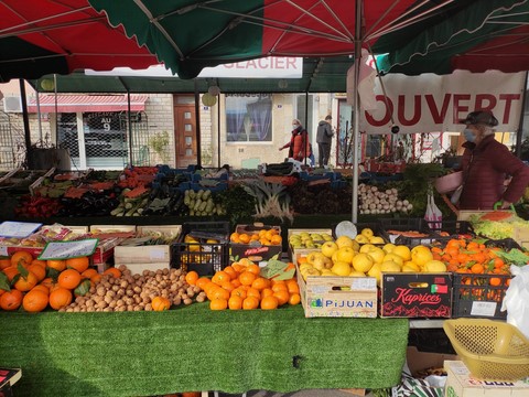 le marché du mardi à Oraison