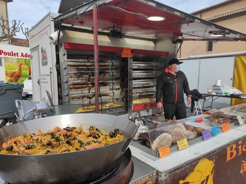 le marché du mardi à Oraison