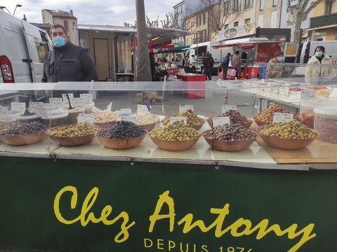 le marché du mardi à Oraison