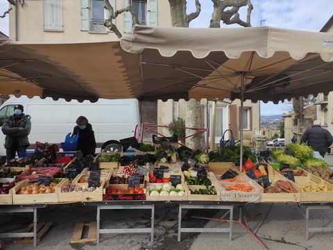 le marché du mardi à Oraison