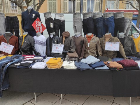 le marché du mardi à Oraison