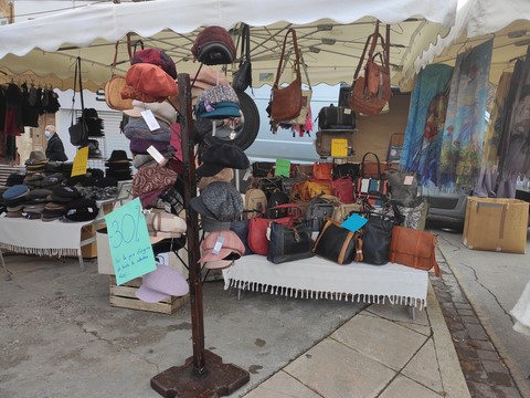 le marché du mardi à Oraison