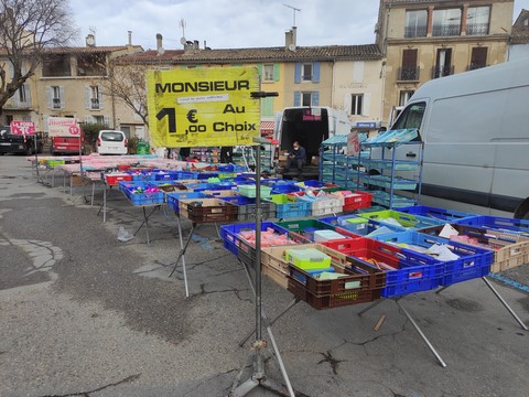 le marché du mardi à Oraison