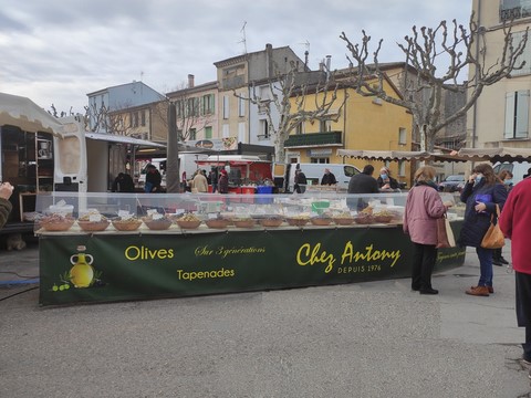 le marché du mardi à Oraison