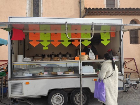 le marché du mardi à Oraison